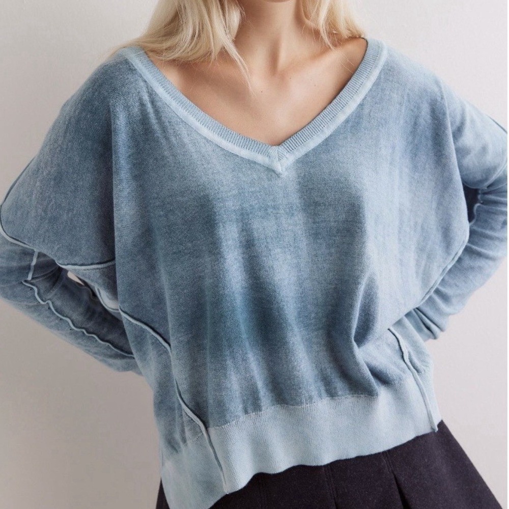 We The Free Gibson V-Neck Pullover Blue Rainforest Size Large NWOT‎